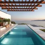 Μοντέρνα πισίνα με θέα θάλασσα
