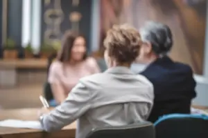 Συζήτηση σε επαγγελματικό περιβάλλον